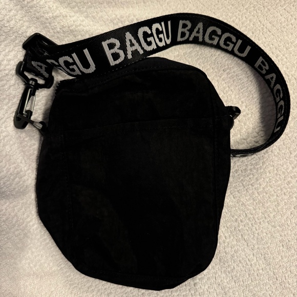 BAGGU Black Sport Crossbody with OG black and white strap - Picture 3 of 7